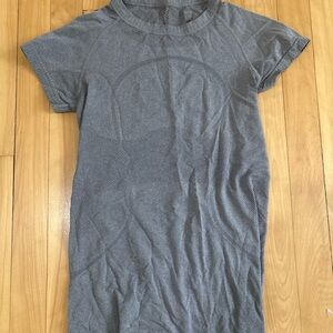 lululemon athletica Gray Short Sleeve Tee